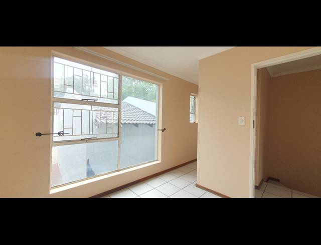 2 BEDROOM TOWNHOUSE FOR SALE IN WINCHESTER HILLS